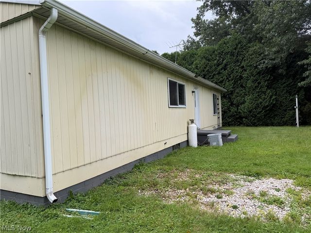 4048 Woodside Drive NW, Warren, OH 44483