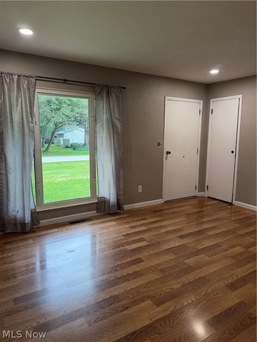 4048 Woodside Drive NW, Warren, OH 44483