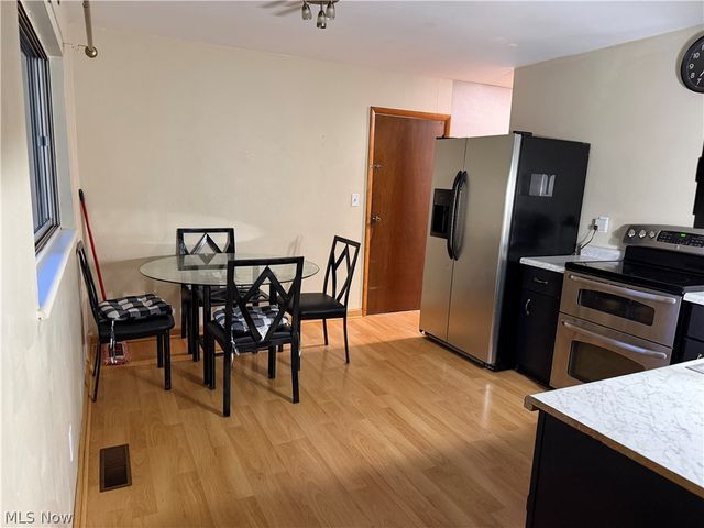 4048 Woodside Drive NW, Warren, OH 44483