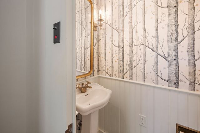 35 Sandy Pond Rd, Lincoln, MA 01773