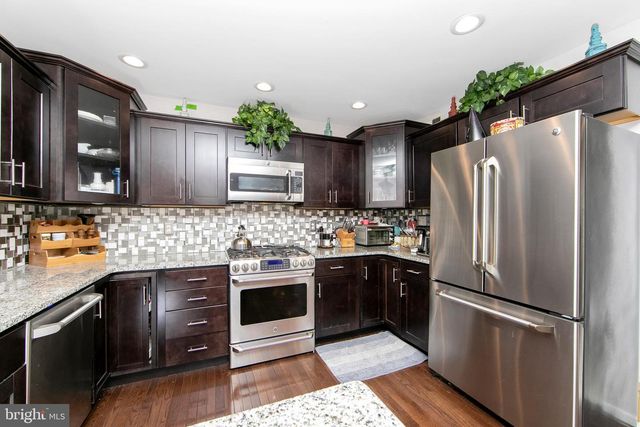 11 EVERGREEN RD, Mount Laurel, NJ 08054