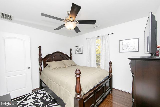 11 EVERGREEN RD, Mount Laurel, NJ 08054