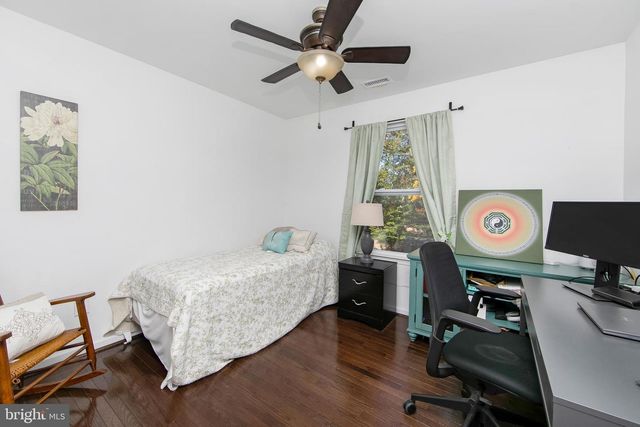 11 EVERGREEN RD, Mount Laurel, NJ 08054