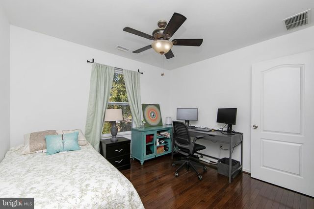 11 EVERGREEN RD, Mount Laurel, NJ 08054