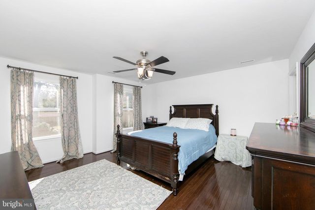 11 EVERGREEN RD, Mount Laurel, NJ 08054