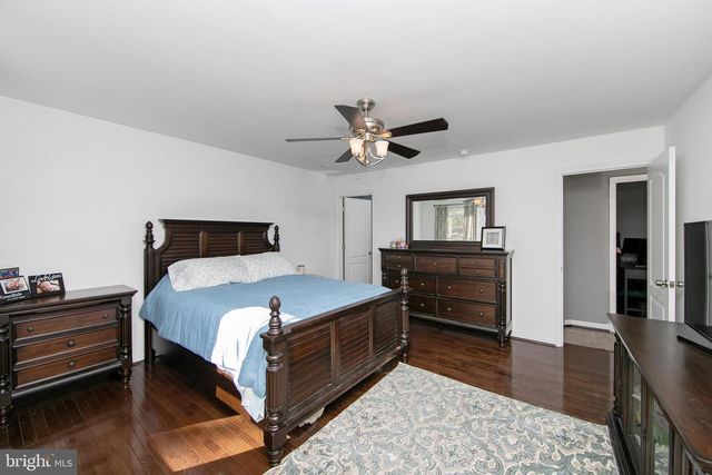 11 EVERGREEN RD, Mount Laurel, NJ 08054