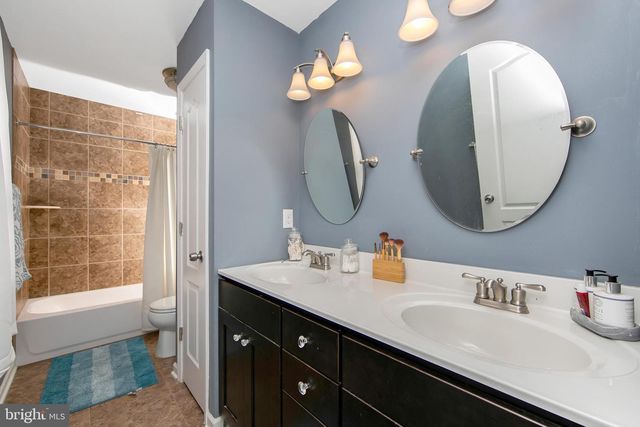 11 EVERGREEN RD, Mount Laurel, NJ 08054