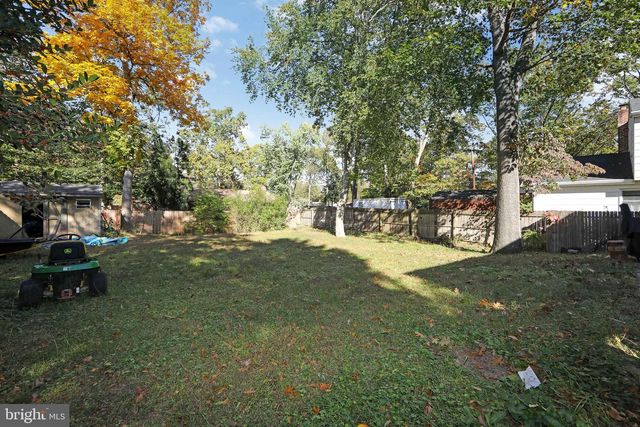 11 EVERGREEN RD, Mount Laurel, NJ 08054