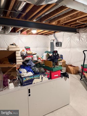 11 EVERGREEN RD, Mount Laurel, NJ 08054