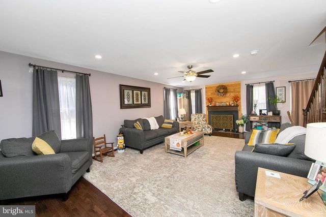 11 EVERGREEN RD, Mount Laurel, NJ 08054