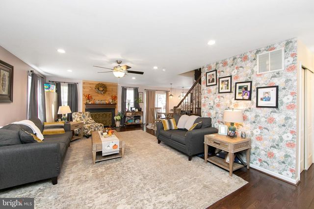 11 EVERGREEN RD, Mount Laurel, NJ 08054