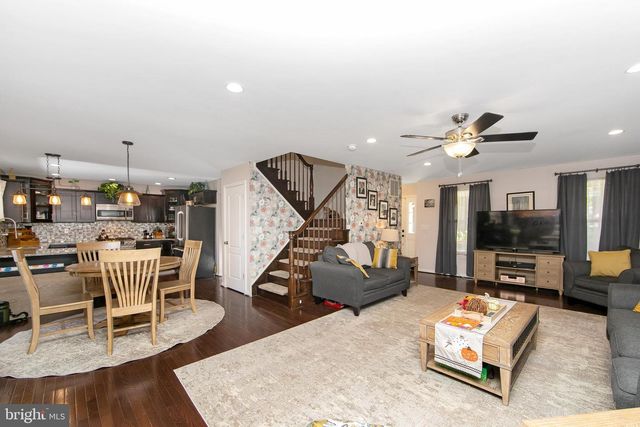 11 EVERGREEN RD, Mount Laurel, NJ 08054