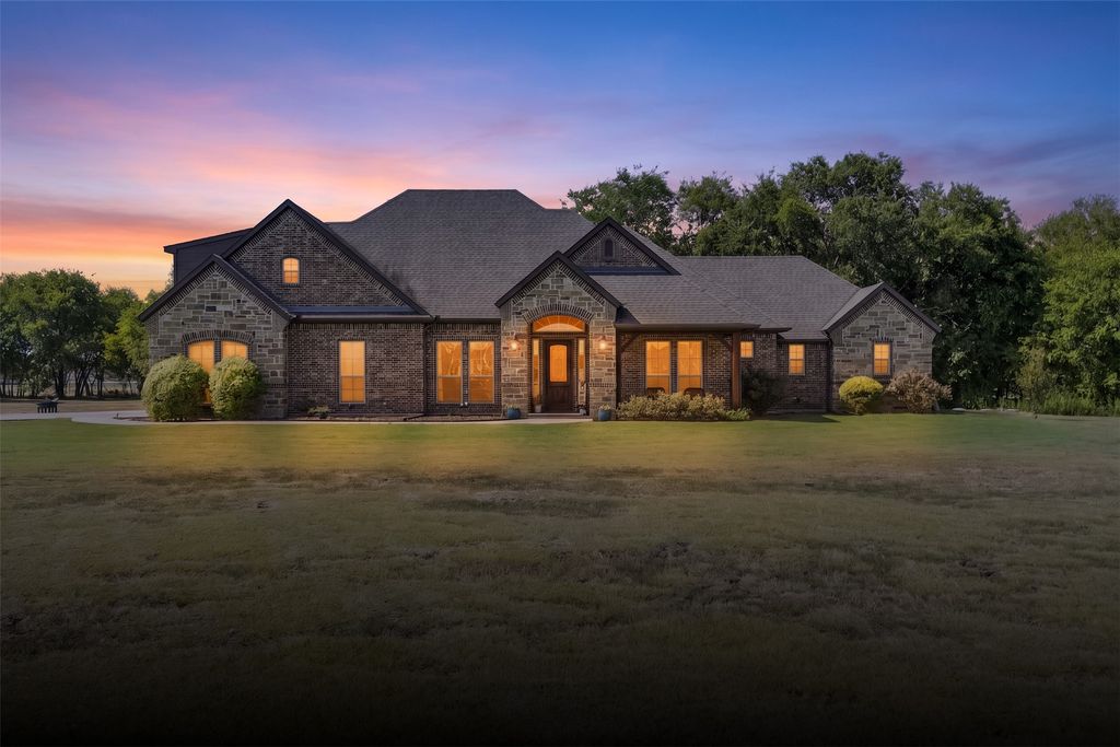 505 Boz Road, Waxahachie, TX 75167