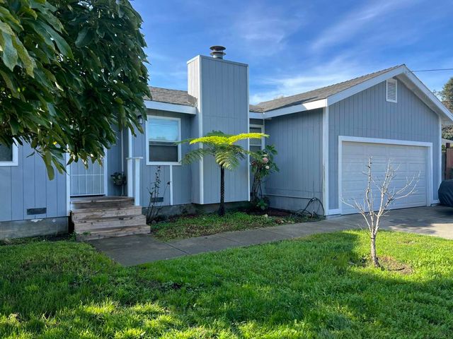 28 Kadderly Lane, Watsonville, CA 95076