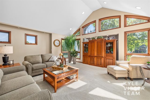 2032 Edgewood Avenue, Grand Rapids, MI 49546