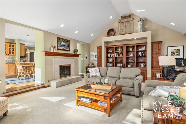 2032 Edgewood Avenue, Grand Rapids, MI 49546