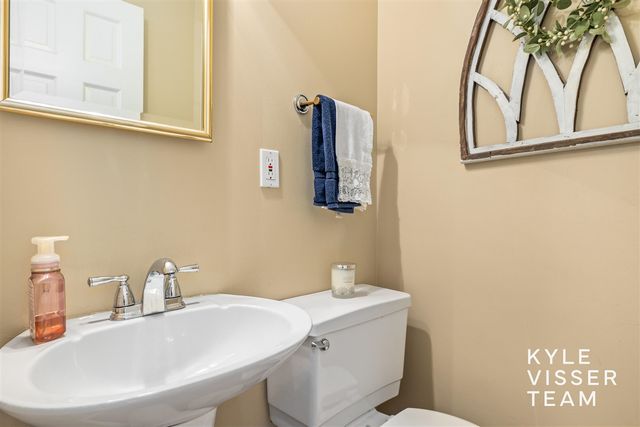 2032 Edgewood Avenue, Grand Rapids, MI 49546