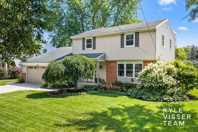 2032 Edgewood Avenue, Grand Rapids, MI 49546