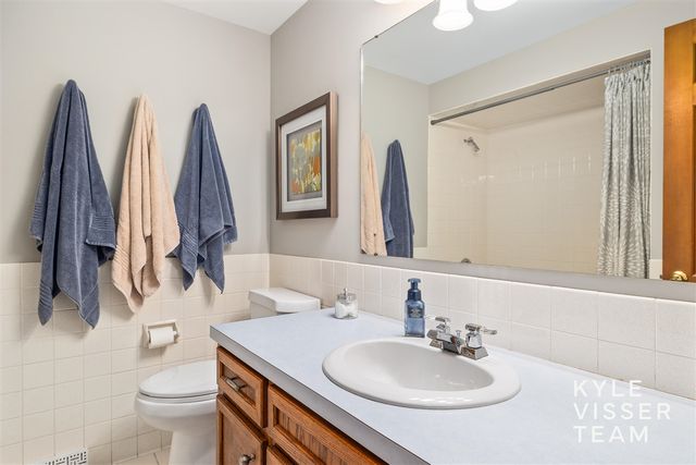 2032 Edgewood Avenue, Grand Rapids, MI 49546