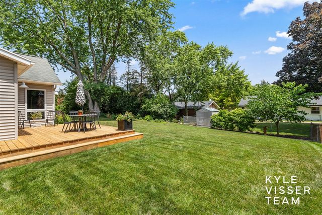 2032 Edgewood Avenue, Grand Rapids, MI 49546