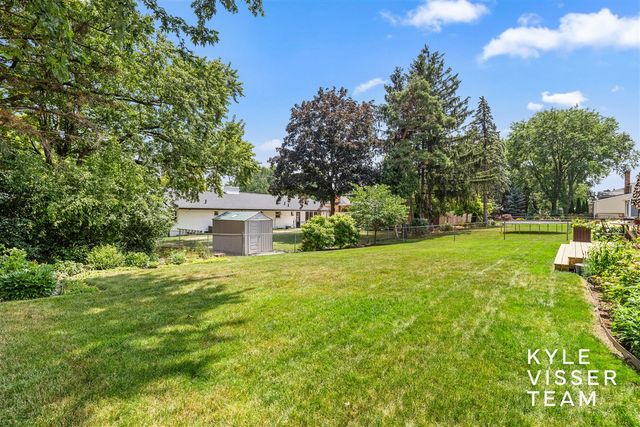 2032 Edgewood Avenue, Grand Rapids, MI 49546