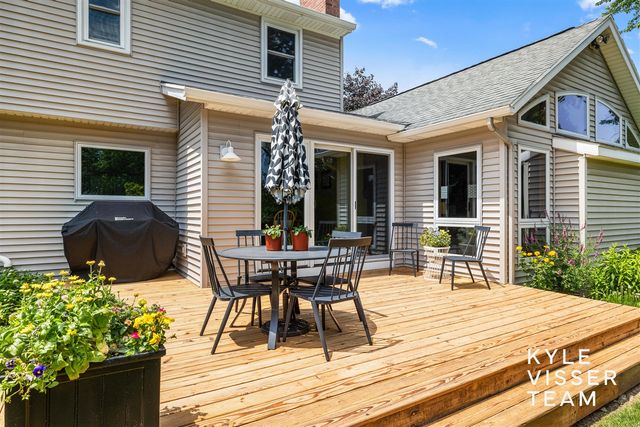 2032 Edgewood Avenue, Grand Rapids, MI 49546