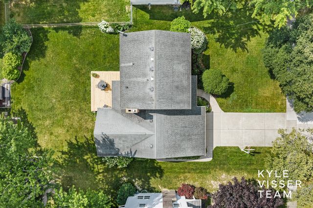 2032 Edgewood Avenue, Grand Rapids, MI 49546