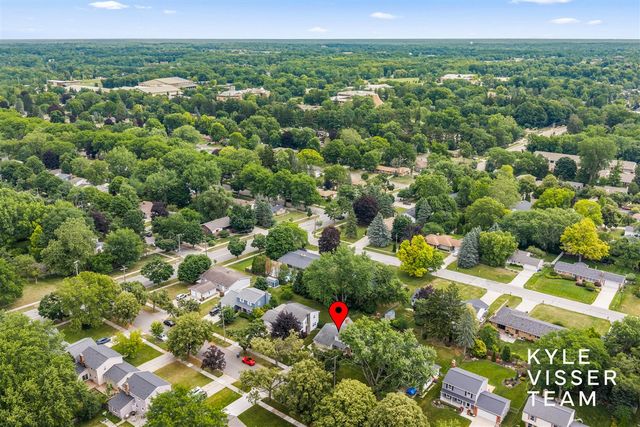2032 Edgewood Avenue, Grand Rapids, MI 49546