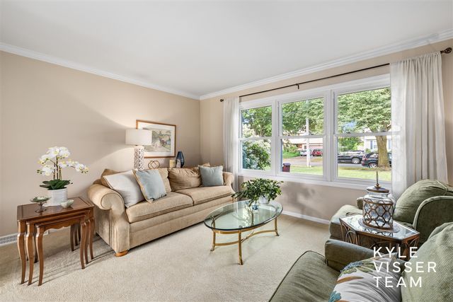 2032 Edgewood Avenue, Grand Rapids, MI 49546