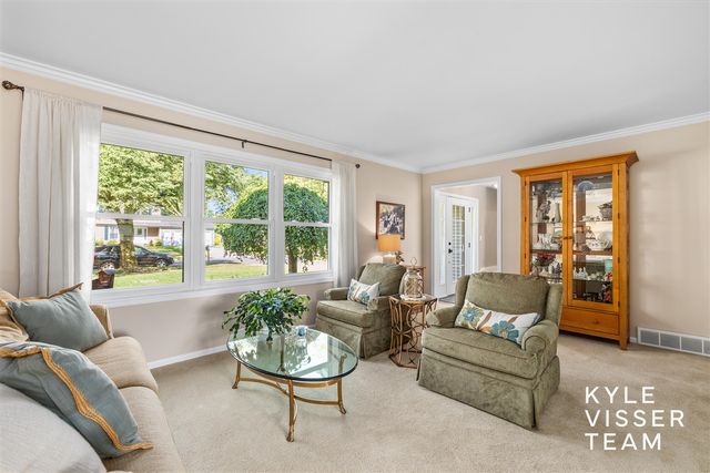 2032 Edgewood Avenue, Grand Rapids, MI 49546