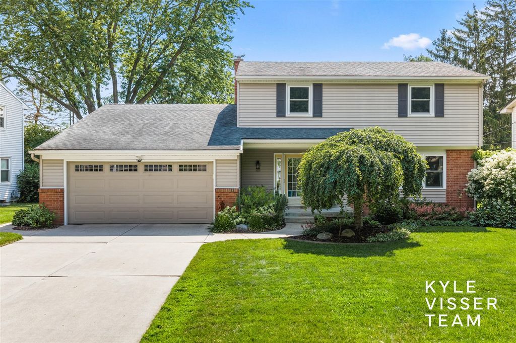 2032 Edgewood Avenue, Grand Rapids, MI 49546