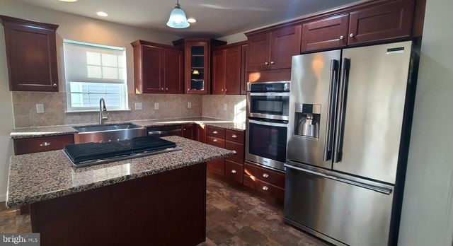 4 WICKERBERRY PL, Gordonville, PA 17529