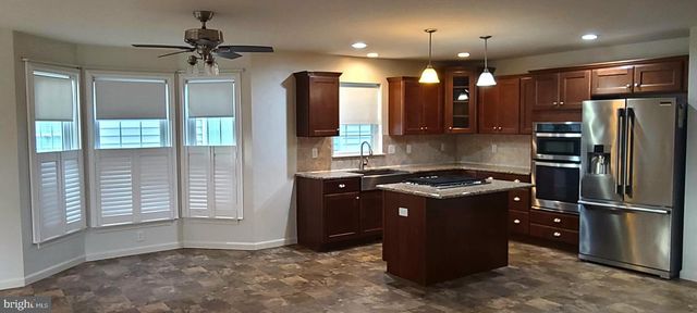 4 WICKERBERRY PL, Gordonville, PA 17529