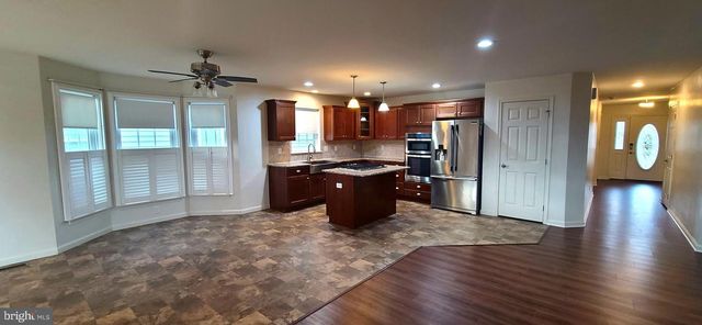 4 WICKERBERRY PL, Gordonville, PA 17529