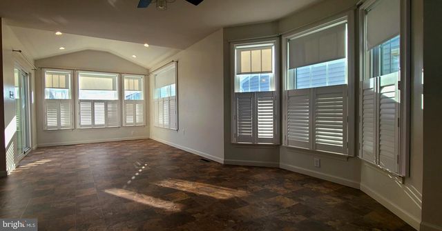 4 WICKERBERRY PL, Gordonville, PA 17529