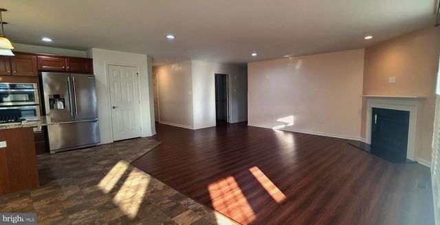 4 WICKERBERRY PL, Gordonville, PA 17529