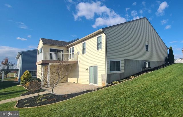 4 WICKERBERRY PL, Gordonville, PA 17529