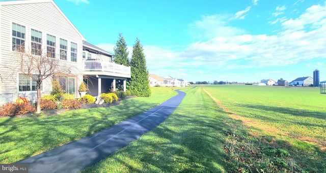 4 WICKERBERRY PL, Gordonville, PA 17529