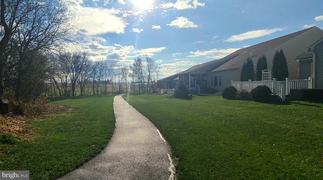 4 WICKERBERRY PL, Gordonville, PA 17529