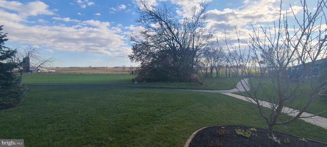 4 WICKERBERRY PL, Gordonville, PA 17529