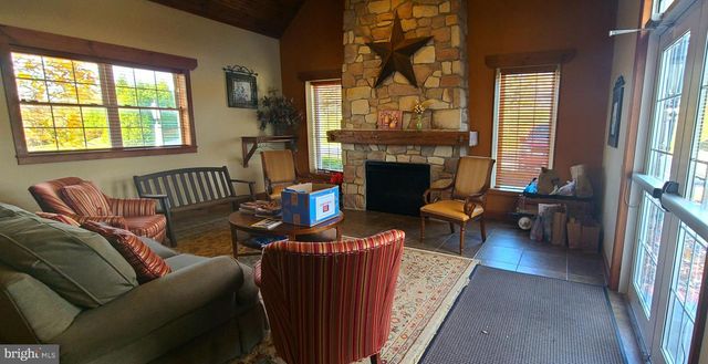 4 WICKERBERRY PL, Gordonville, PA 17529