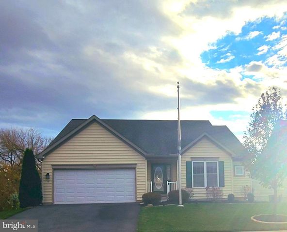 4 WICKERBERRY PL, Gordonville, PA 17529