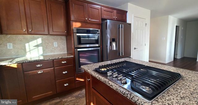 4 WICKERBERRY PL, Gordonville, PA 17529