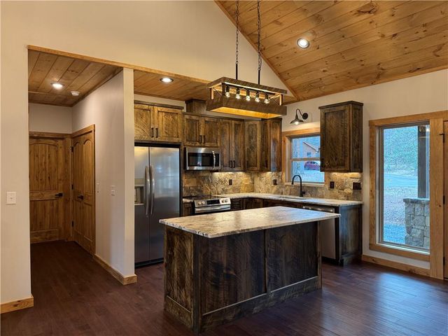 213 Nexus Dr, Ellijay, GA 30540