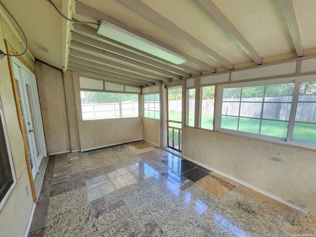 189 Meadowland, Universal City, TX 78148