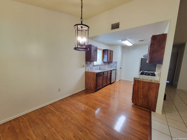189 Meadowland, Universal City, TX 78148