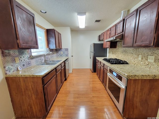 189 Meadowland, Universal City, TX 78148