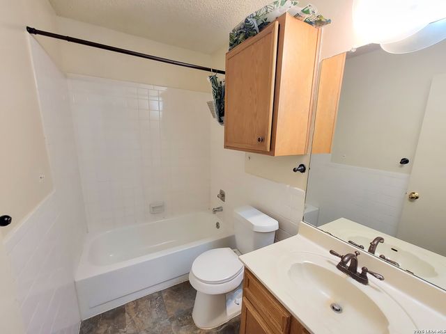 189 Meadowland, Universal City, TX 78148