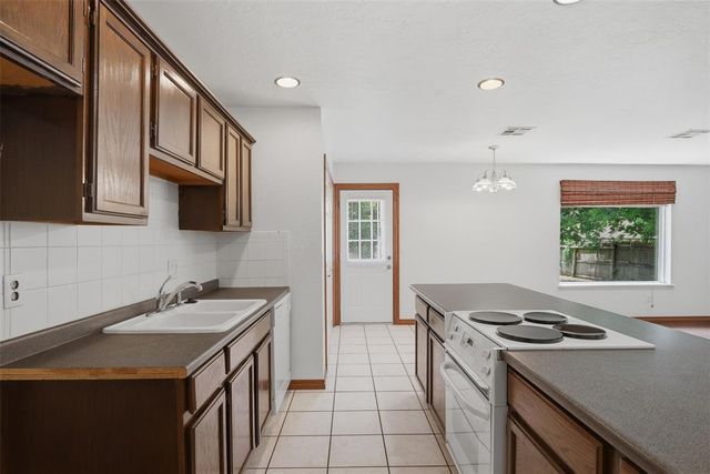 1604 NE 4th Street, Moore, OK 73160