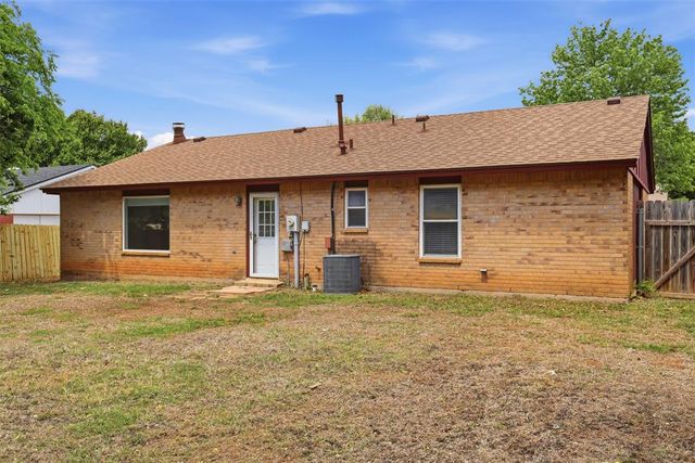 1604 NE 4th Street, Moore, OK 73160